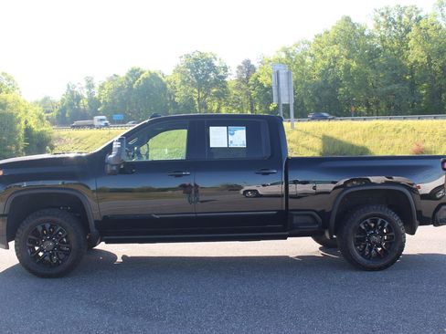 Used 2025 Chevrolet Silverado 2500 High Country w/ High Country Premium Package AWD/4WD image 4