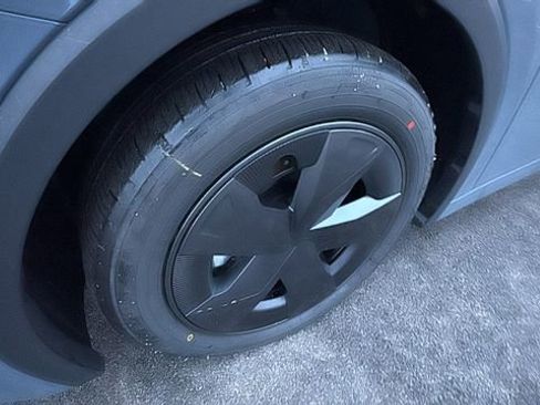 New 2026 Toyota Prius LE image 9