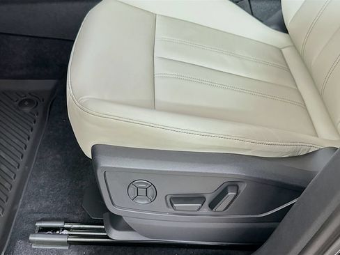 Used 2025 Audi Q5 Premium Plus AWD/4WD image 9