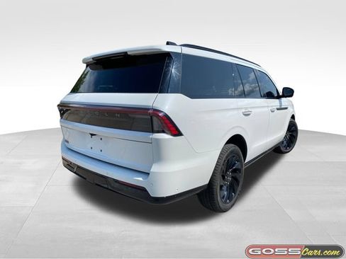 Used 2025 Lincoln Navigator Reserve w/ Jet Appearance Package AWD/4WD image 3