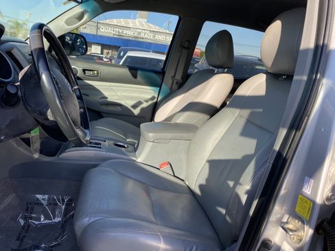 Used 2011 Toyota Tacoma 4x4 Double Cab w/ TRD Off-Road Pkg w/JBL Audio image 11