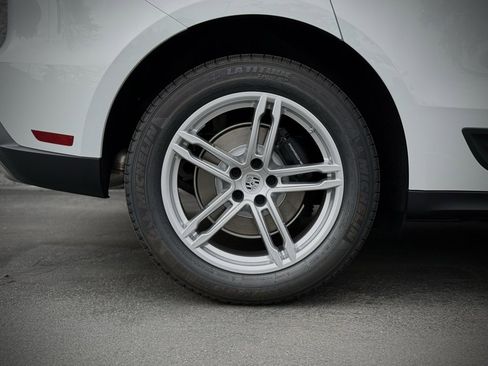 Used 2025 Porsche Macan image 18