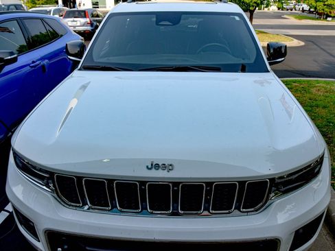 Used 2022 Jeep Grand Cherokee Overland AWD/4WD image 2