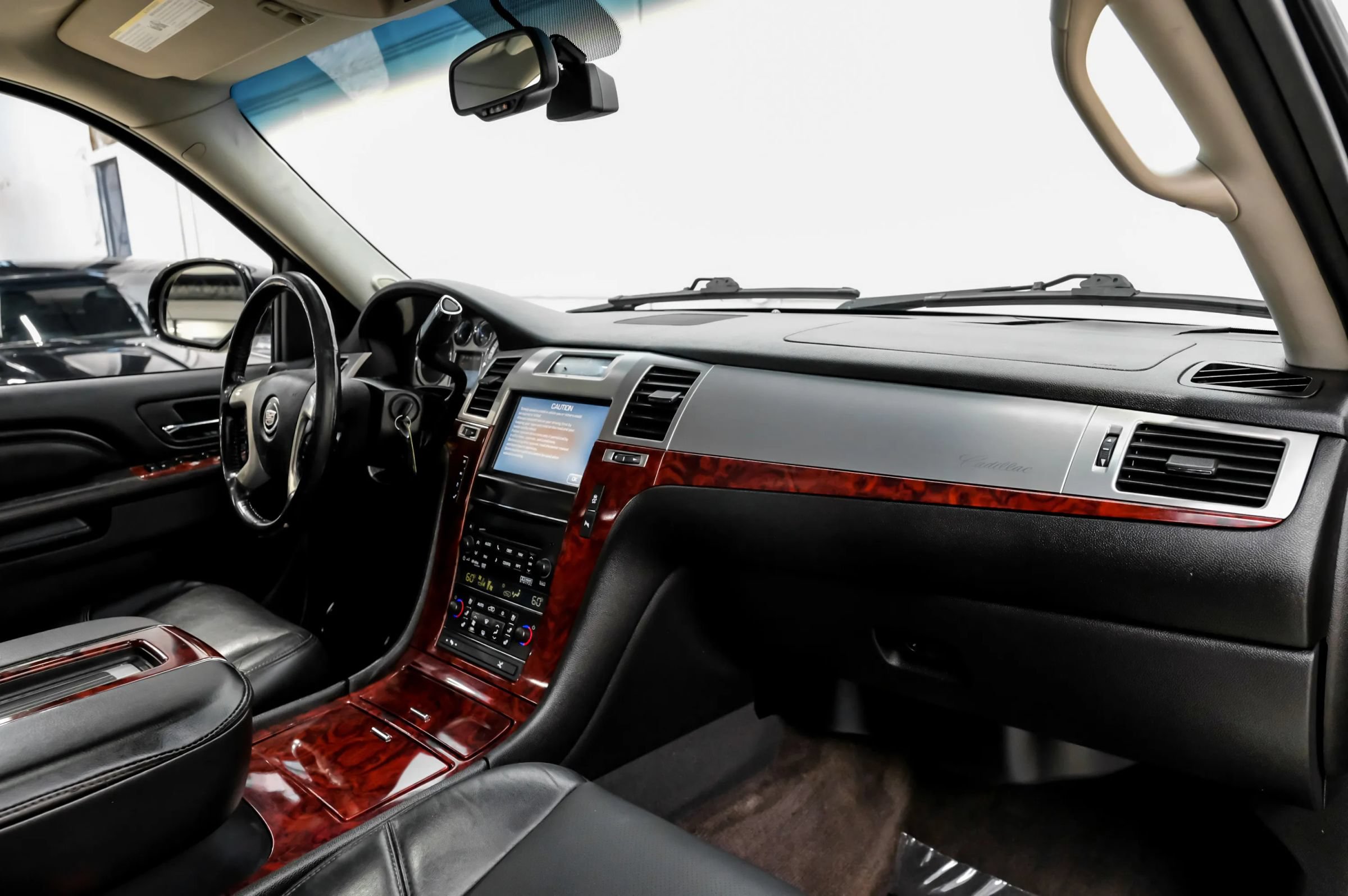 Used 2012 Cadillac Escalade EXT Premium AWD/4WD image 16