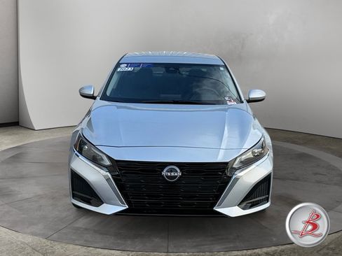Used 2023 Nissan Altima 2.5 SV AWD/4WD image 2