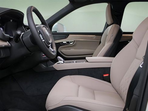 New 2026 Volvo XC90 B5 Plus image 18