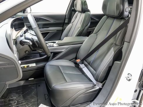 New 2025 Cadillac Lyriq Luxury image 8