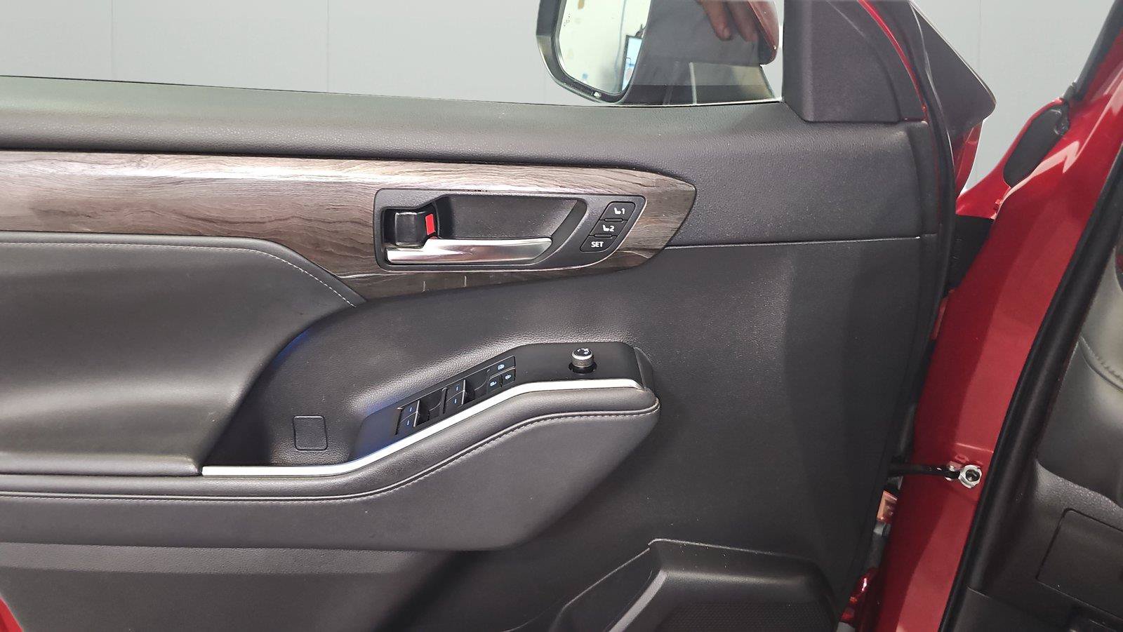 Used 2022 Toyota Highlander Platinum AWD/4WD image 22