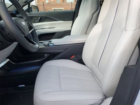 New 2026 Cadillac Lyriq Premium Luxury image 25