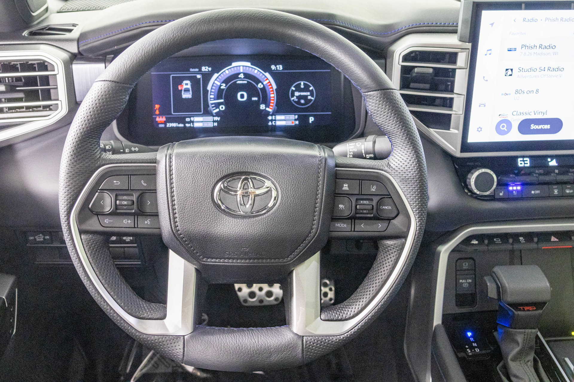 Used 2025 Toyota Tundra Platinum w/ TRD Off-Road Package AWD/4WD image 30