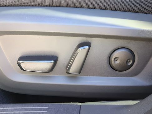 Certified 2026 Nissan Rogue SV FWD image 32
