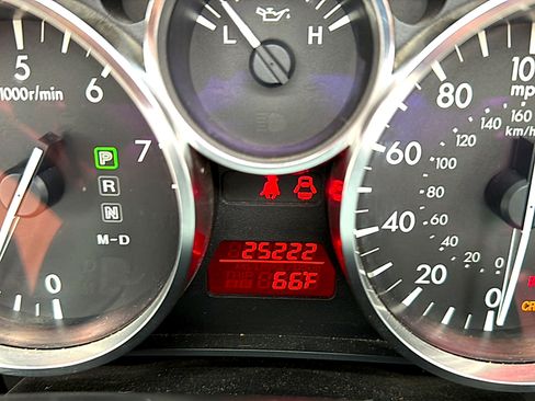 Used 2011 MAZDA MX-5 Miata Grand Touring RWD image 6