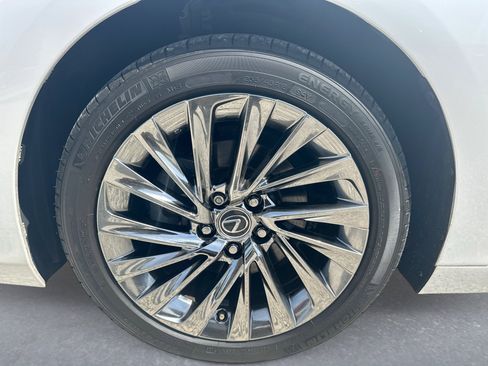 Used 2024 Lexus ES 300h Ultra Luxury w/ Accessory Package (Z2) FWD image 12