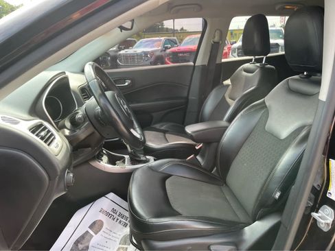 Used 2018 Jeep Compass Latitude FWD image 12