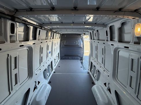 Used 2025 Mercedes-Benz Sprinter 2500 image 25