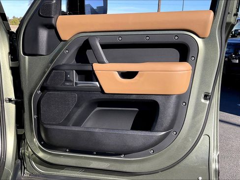 Used 2025 Land Rover Defender 110 X-Dynamic SE image 25