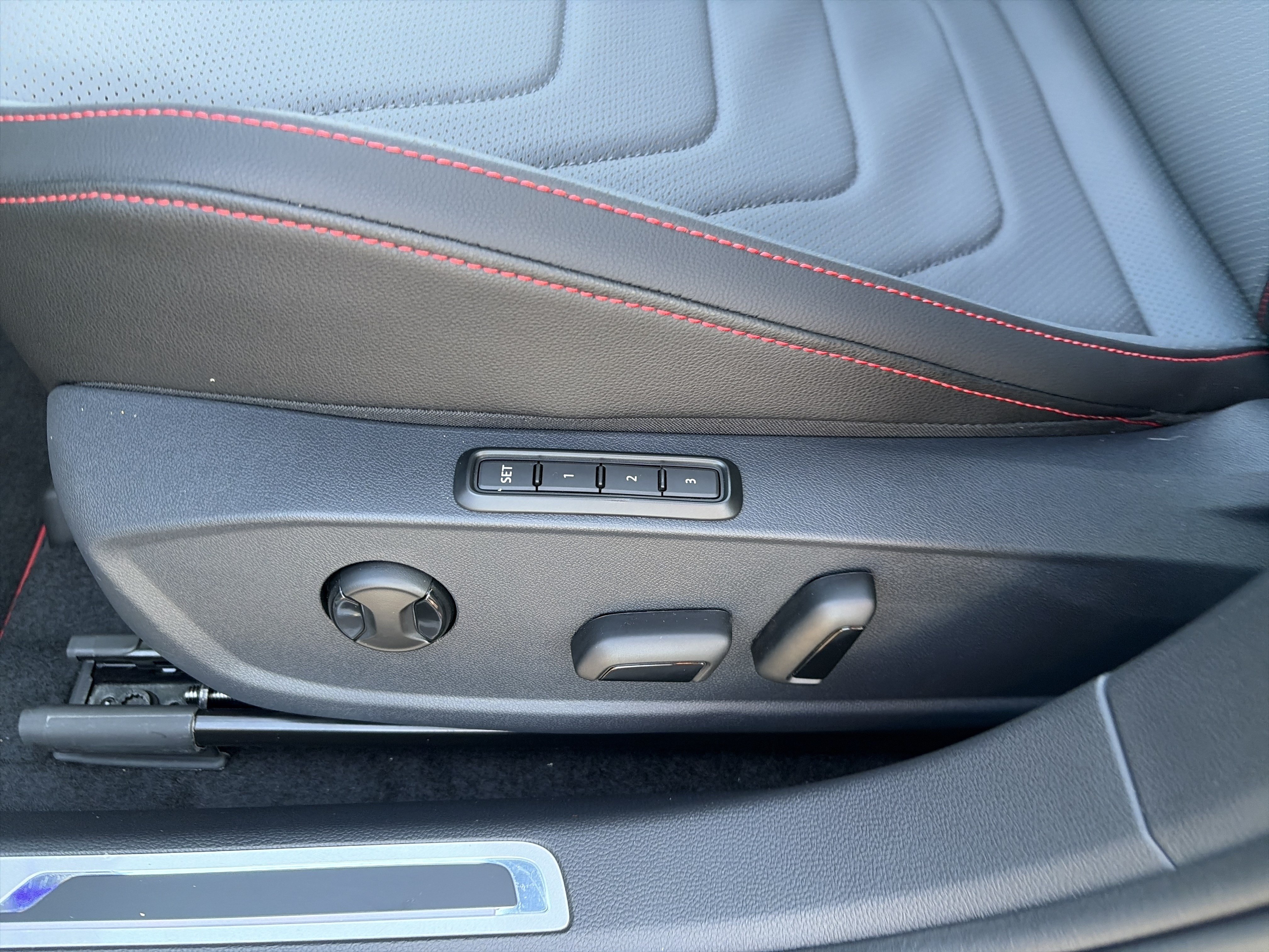 Used 2027 Volkswagen Jetta GLI Autobahn FWD image 11