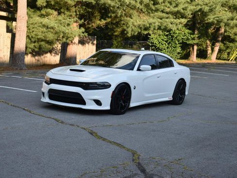 Used 2015 Dodge Charger R/T Scat Pack w/ Beats Audio Group RWD image 2