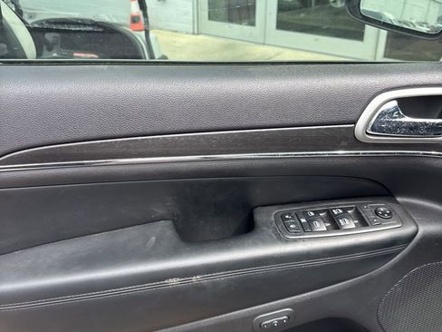 Used 2018 Jeep Grand Cherokee Limited image 15