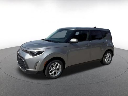 Used 2025 Kia Soul LX w/ LX Technology Package FWD image 7