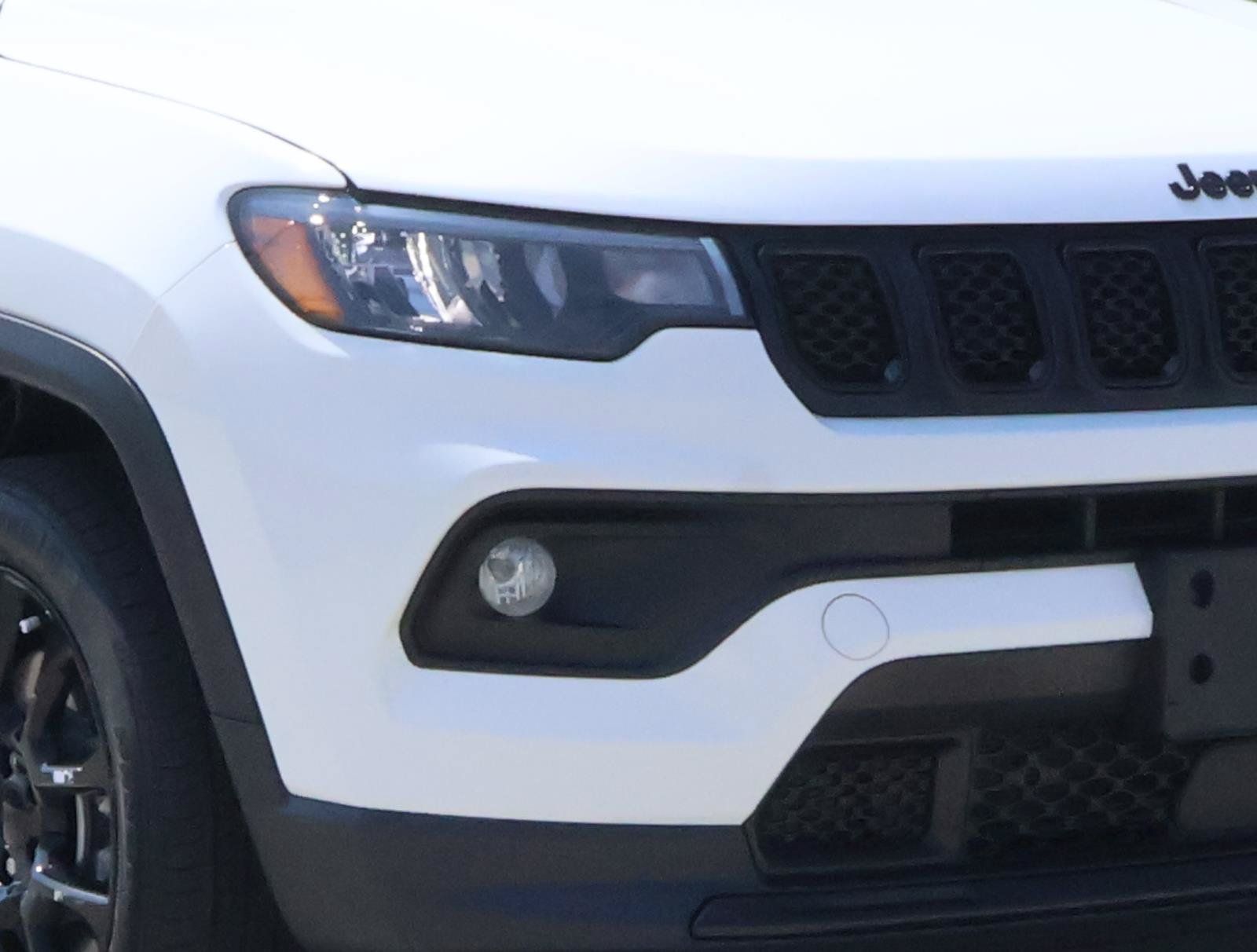 Used 2023 Jeep Compass Latitude AWD/4WD image 7