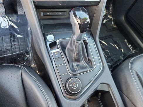 Used 2022 Volkswagen Tiguan SE w/ Panoramic Sunroof Package image 20