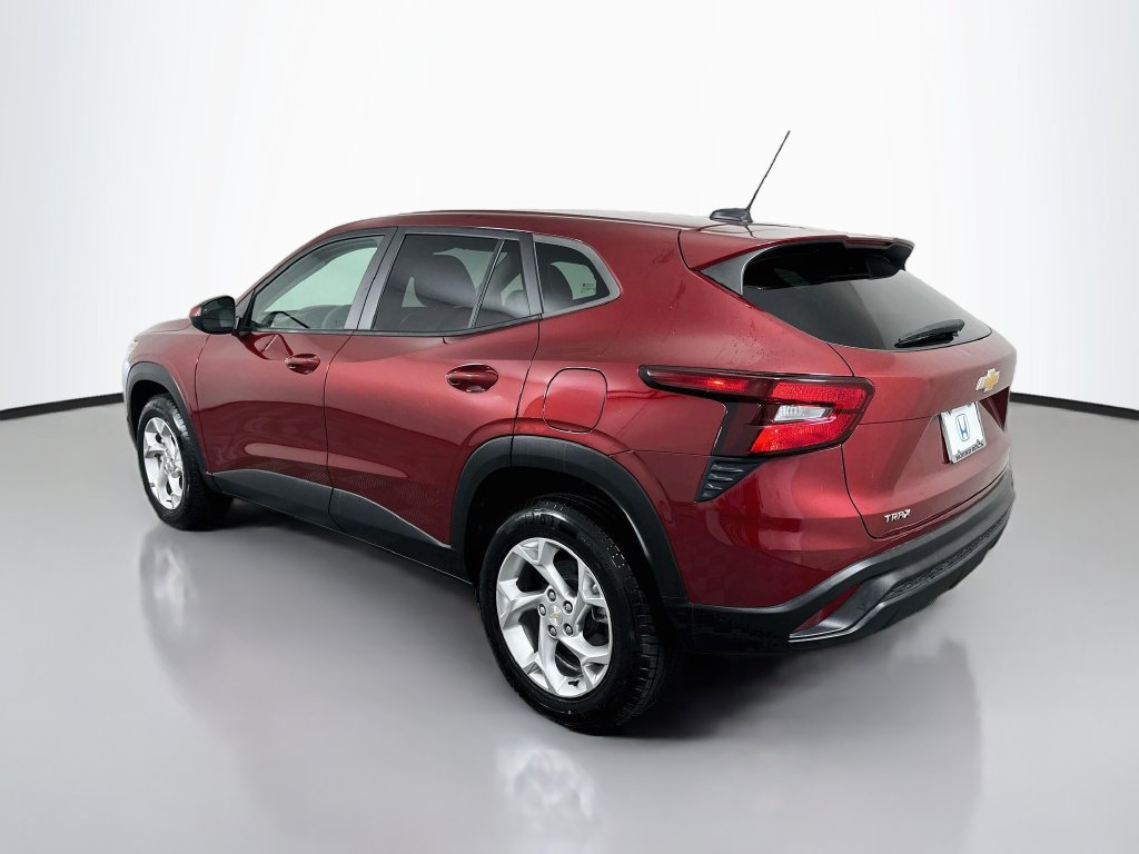 Used 2024 Chevrolet Trax LS w/ LS Convenience Package FWD image 7