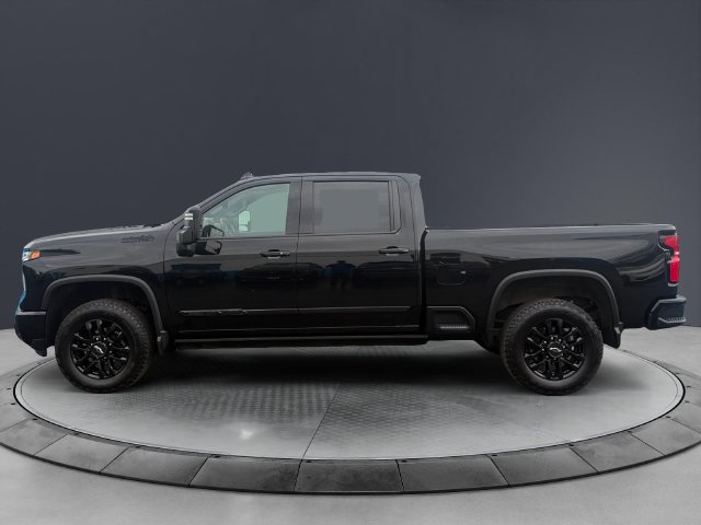 Used 2025 Chevrolet Silverado 3500 High Country w/ High Country Premium Package AWD/4WD image 2