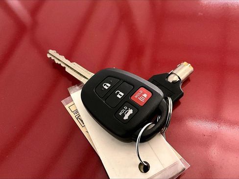 Used 2016 Toyota Corolla LE image 9