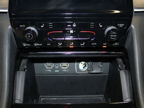 Certified 2023 Jeep Grand Cherokee L Limited AWD/4WD image 22