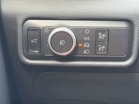 Used 2020 Ford Explorer XLT w/ Equipment Group 202A image 27