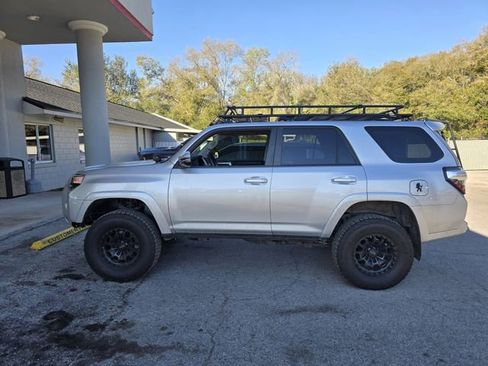 Used 2018 Toyota 4Runner SR5 Premium image 3