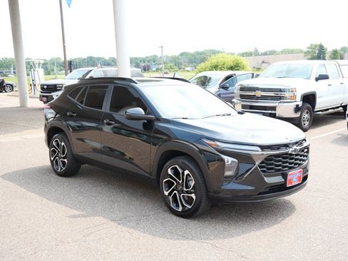 Used 2024 Chevrolet Trax RS FWD image 3