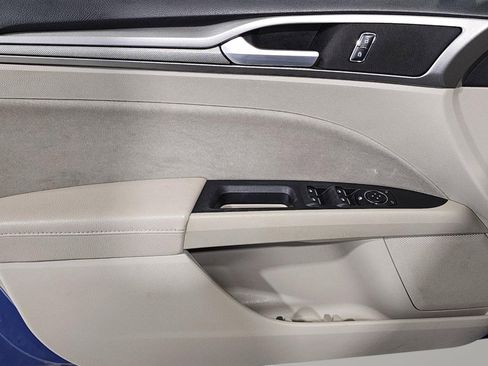 Used 2018 Ford Fusion SE w/ Fusion SE Technology Package image 12