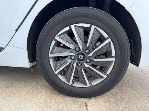 Used 2021 Hyundai Ioniq SE image 18