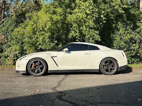 Used 2014 Nissan GT-R Black Edition image 6