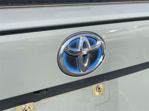 Used 2023 Toyota RAV4 XLE Premium image 11