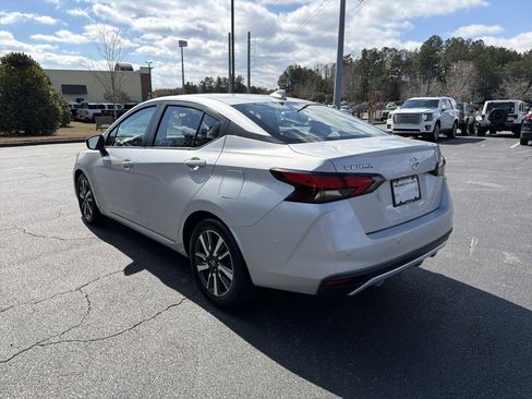 Used 2021 Nissan Versa SV image 7