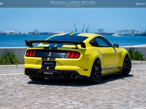 Used 2021 Ford Mustang Shelby GT500 w/ Carbon Fiber Track Pack RWD image 4