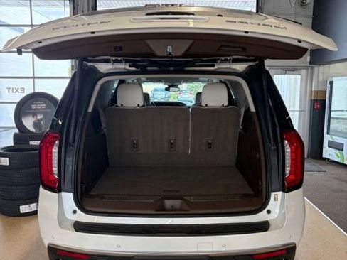 Used 2023 GMC Yukon XL Denali w/ Max Trailering Package AWD/4WD image 5