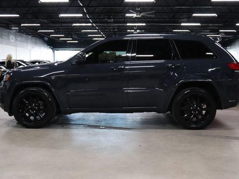 Used 2018 Jeep Grand Cherokee Altitude image 2