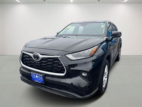 Used 2023 Toyota Highlander LE image 1
