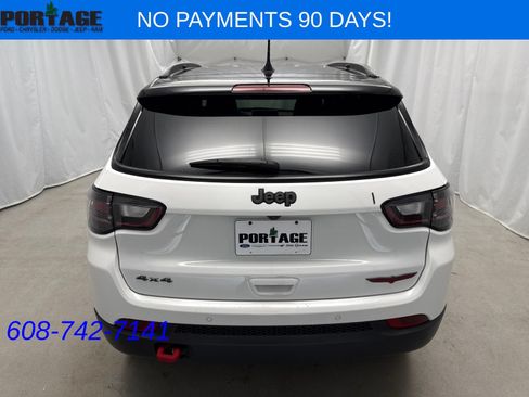 Used 2024 Jeep Compass Trailhawk w/ Trailhawk Elite Group AWD/4WD image 3