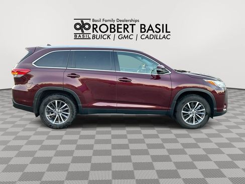 Used 2019 Toyota Highlander XLE AWD/4WD image 9