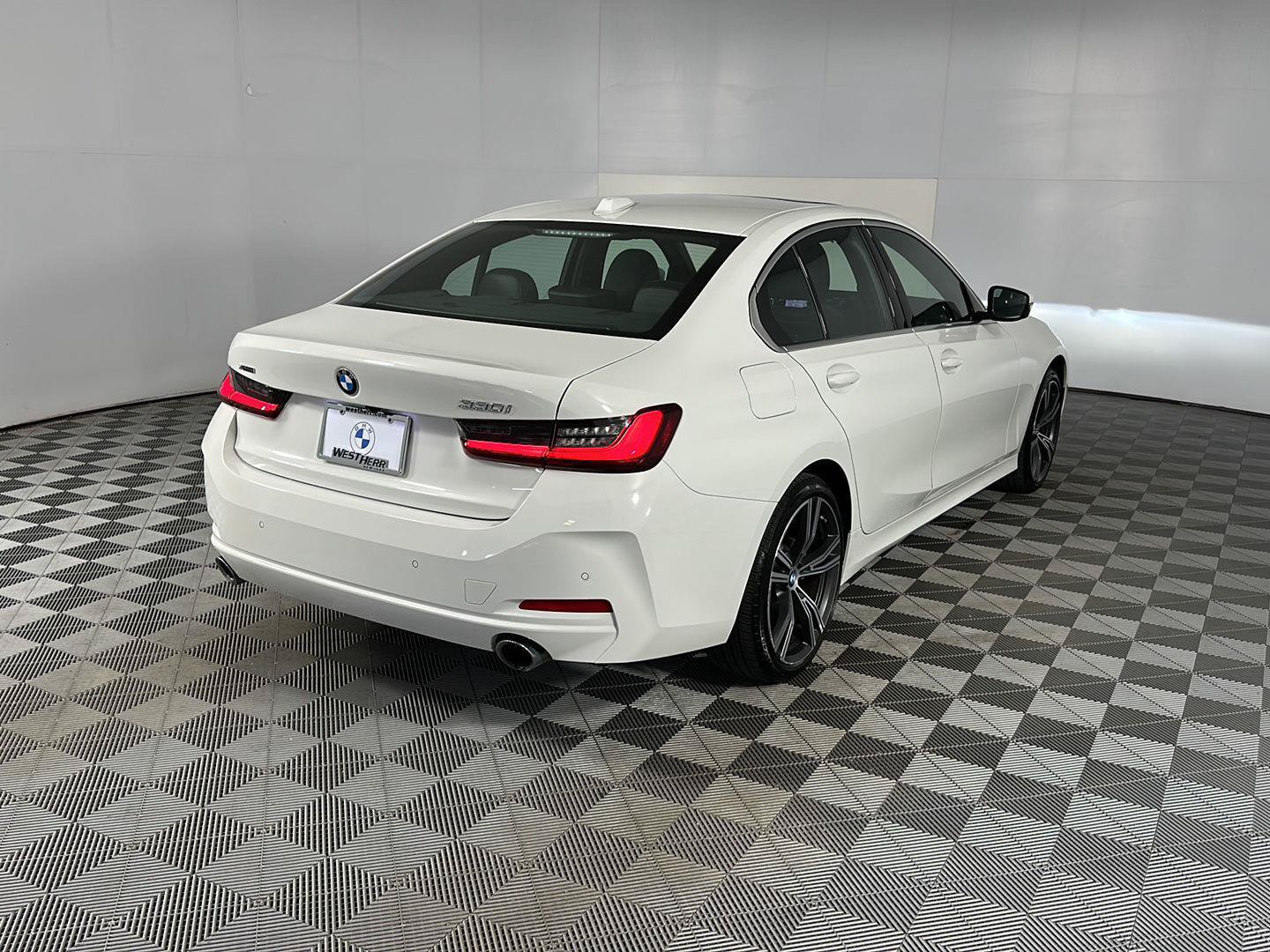 Used 2024 BMW 330i xDrive Sedan w/ Convenience Package AWD/4WD image 30