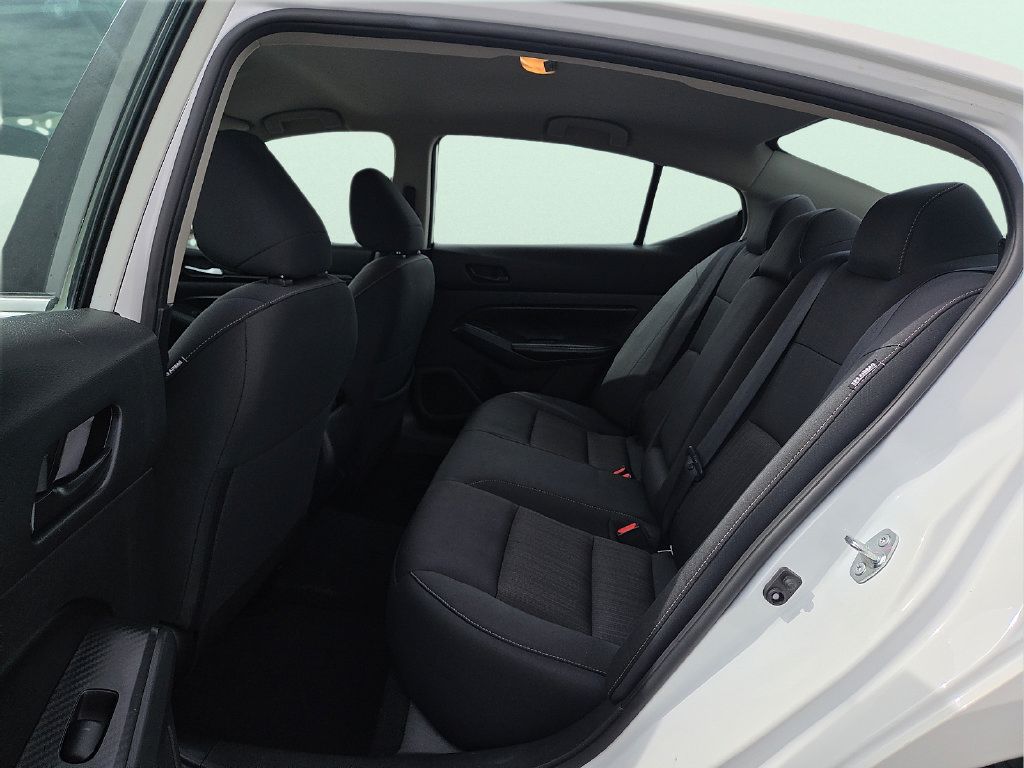 Used 2025 Nissan Altima 2.5 SV FWD image 11