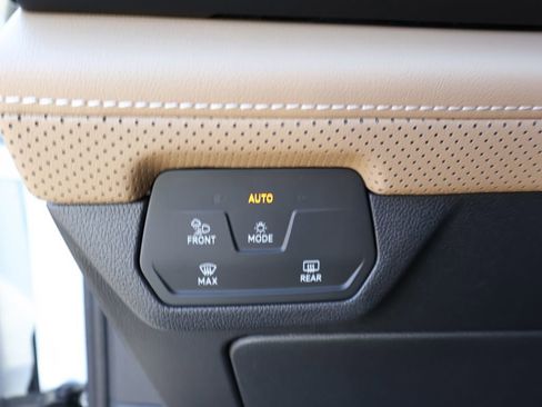 New 2026 Volkswagen Atlas Cross Sport SE image 39