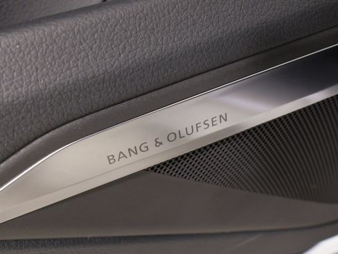 Used 2024 Audi Q8 e-tron Premium Plus w/ Premium Plus Package image 27