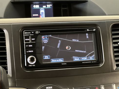 Used 2014 Toyota Sienna XLE w/ Entertainment Package FWD image 19