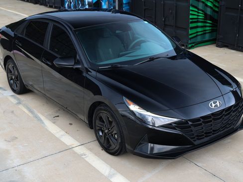 Used 2021 Hyundai Elantra SEL FWD image 19